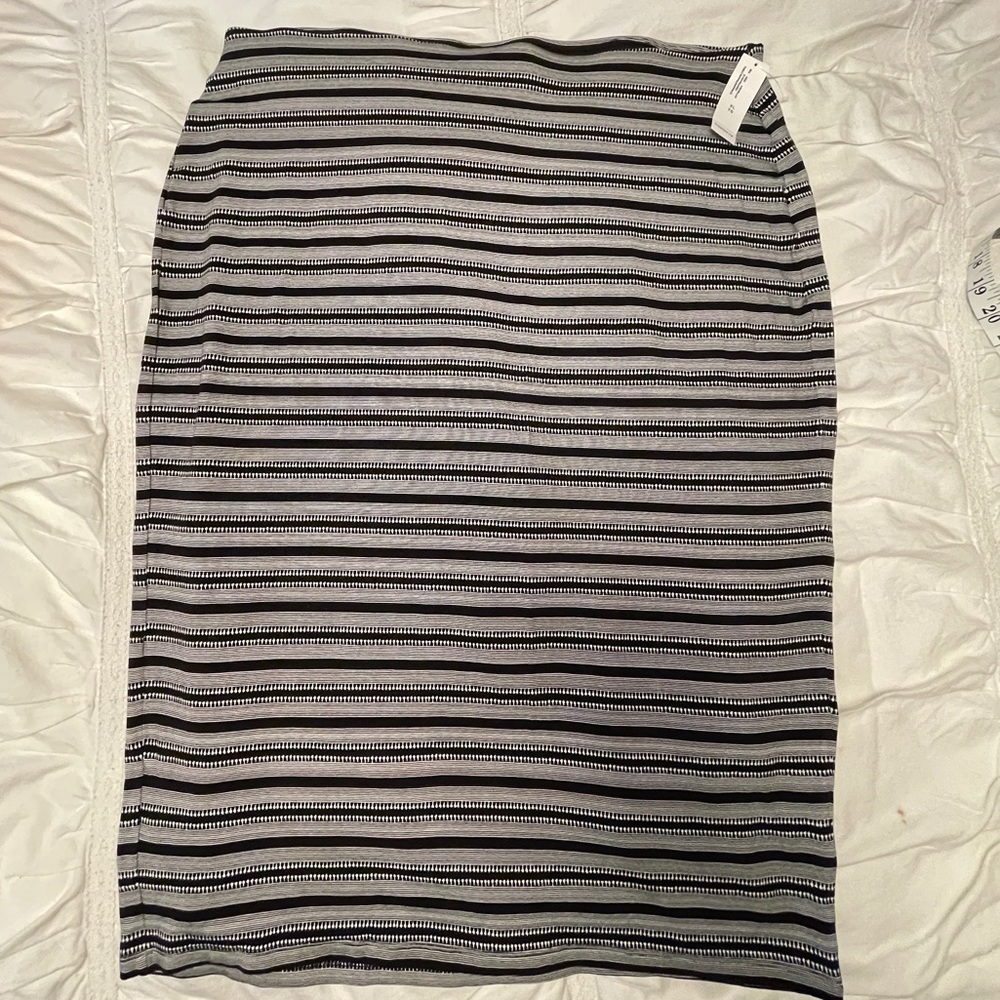 ⭐️5 for $25⭐️ BRAND NEW🌟 MIDI length skirt from old navy - NWT